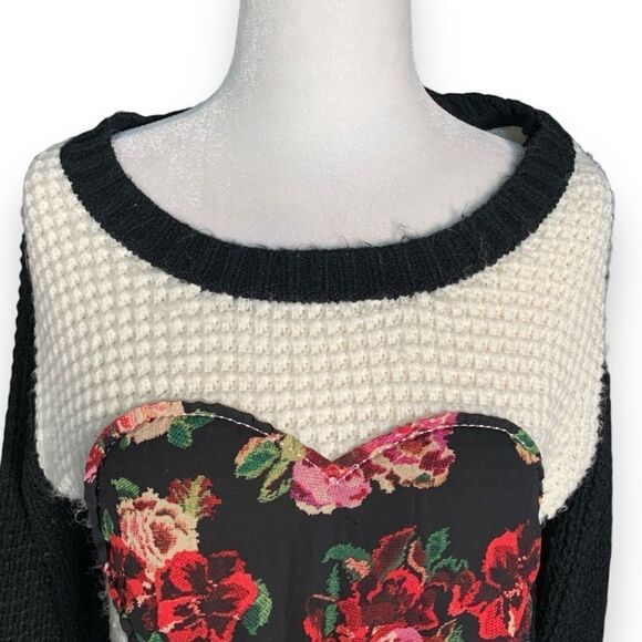 Vintage 90s Sweater Oatmeal Dark Floral Heart Print Neutral Loose Knit Pullover - Picture 3 of 7